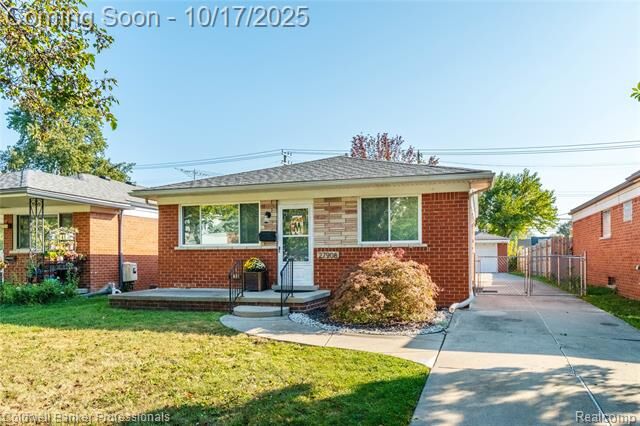 27908 Glenwood Street  St. Clair Shores MI 48081 photo
