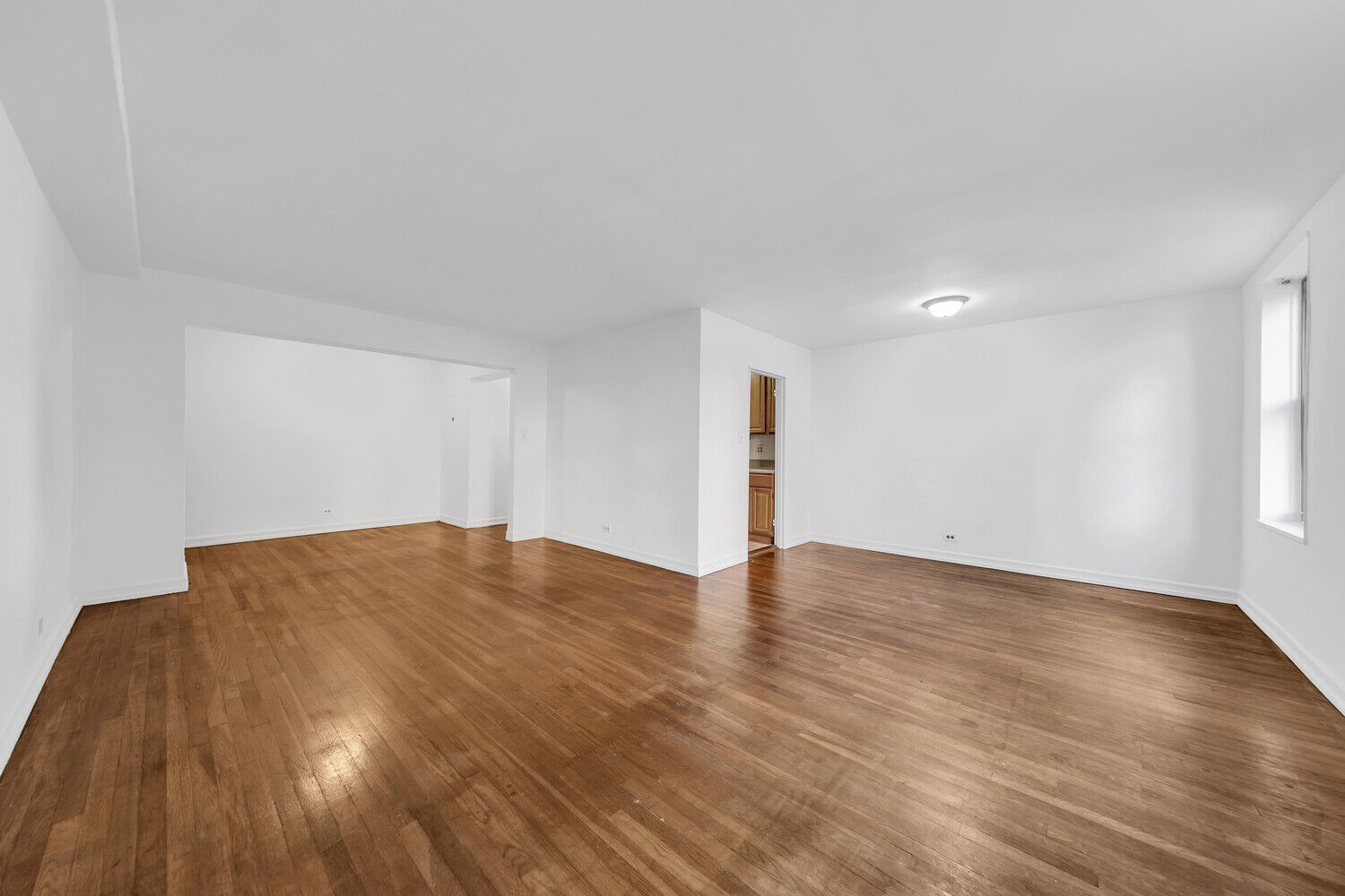 Property Photo:  100 Bank Street 2B  NY 10014 