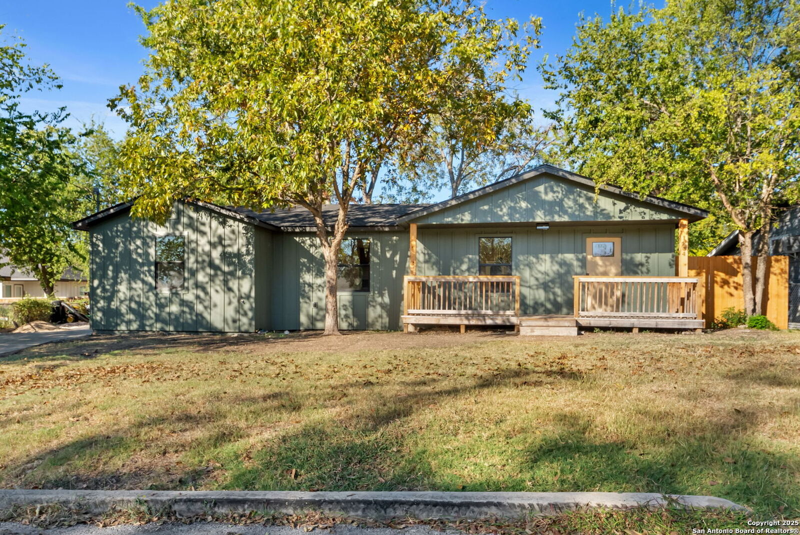 Property Photo: 1264 S Academy Ave TX 78130