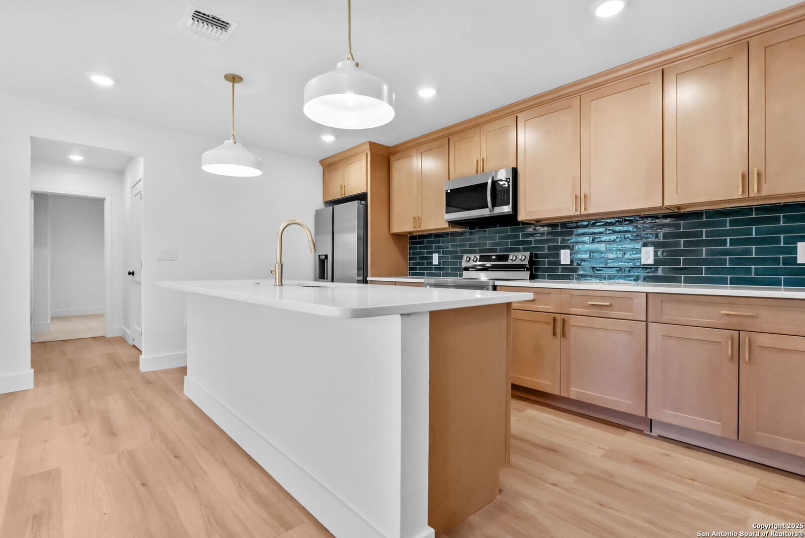 Property Photo:  1264 S Academy Ave  TX 78130 