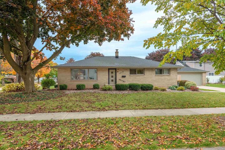 1319 East Harding Drive  Appleton WI 54915 photo