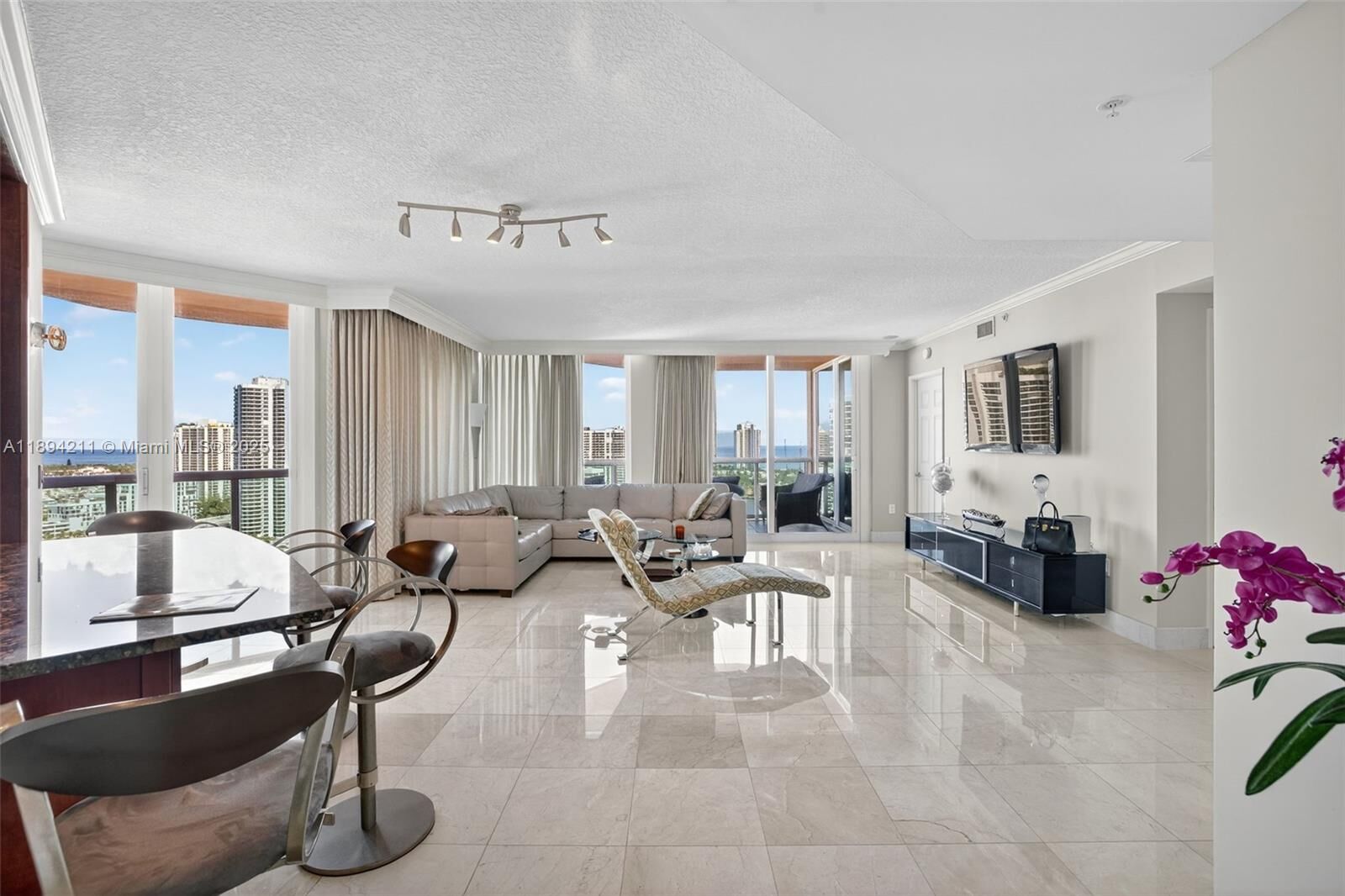 Property Photo: 3370 Hidden Bay Dr 2607 FL 33180