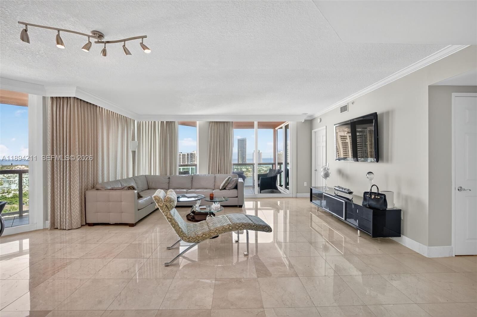 Property Photo:  3370 Hidden Bay Dr 2607  FL 33180 