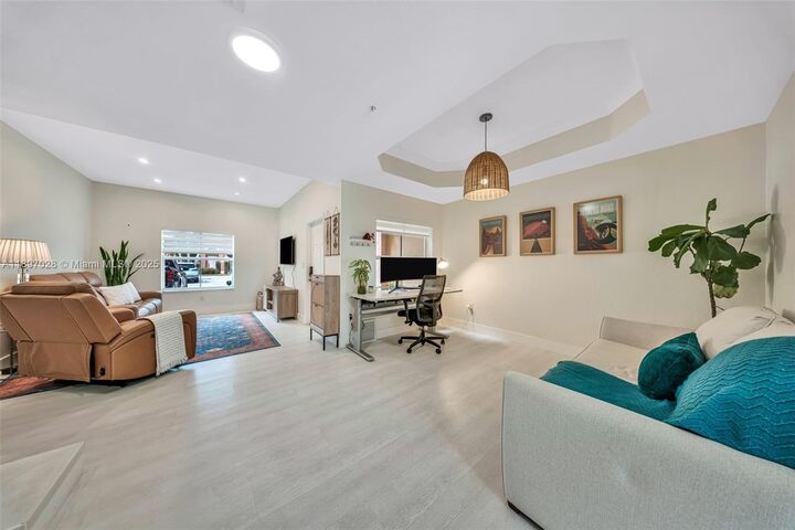 1025 SW 143rd Ave 1303  Pembroke Pines FL 33027 photo