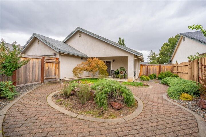 Property Photo: 375 Franciscan Trail CA 96003