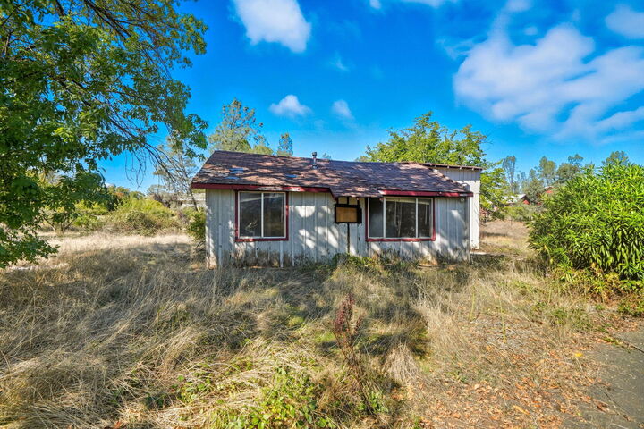 Property Photo: 6298 Oasis Road CA 96003