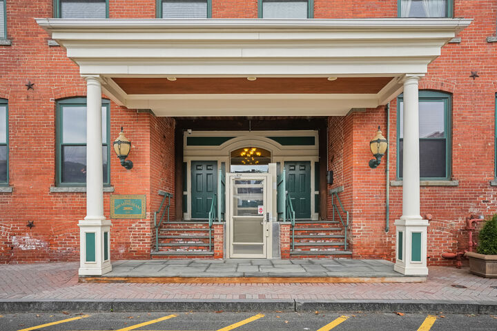 Property Photo: 145 Canal Street 10 CT 06484