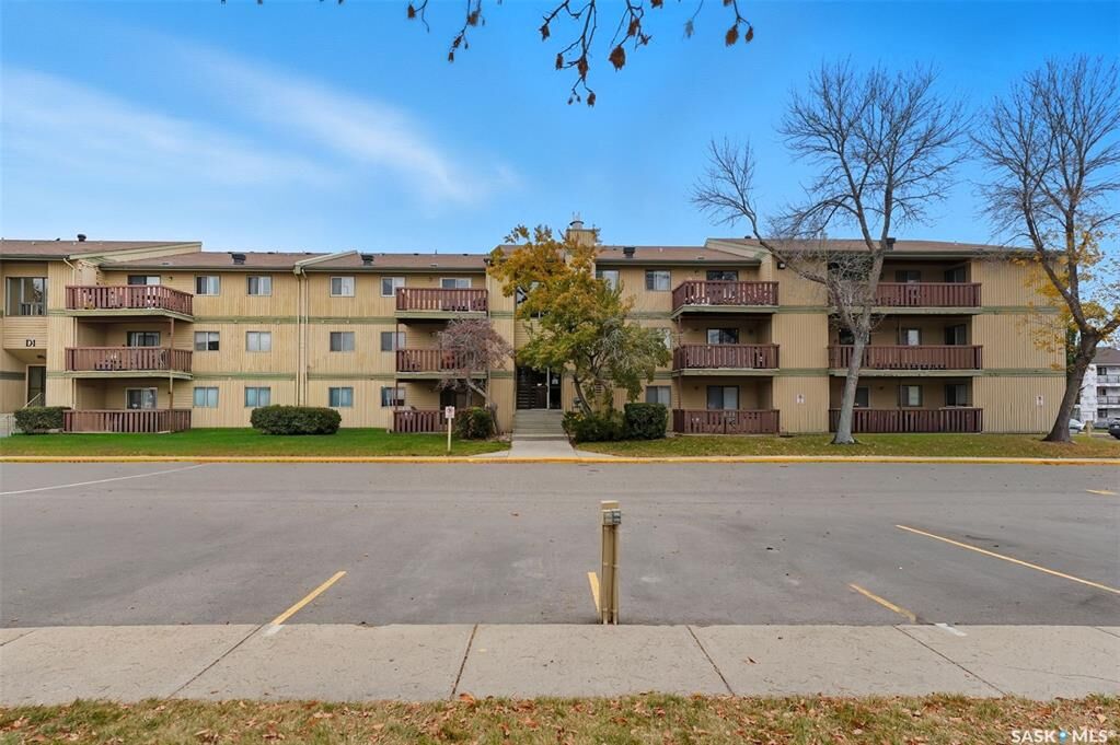 Property Photo: 1121 McKercher Drive 204 D2 SK S7H 5K9