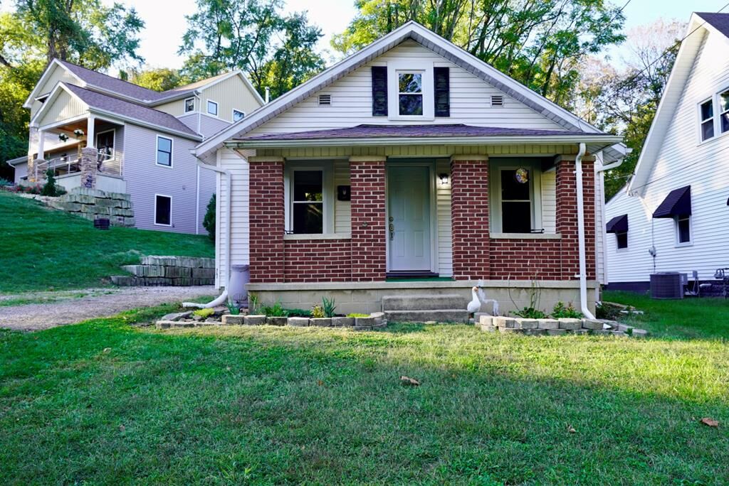 Property Photo: 374 Belleview Ave OH 45601