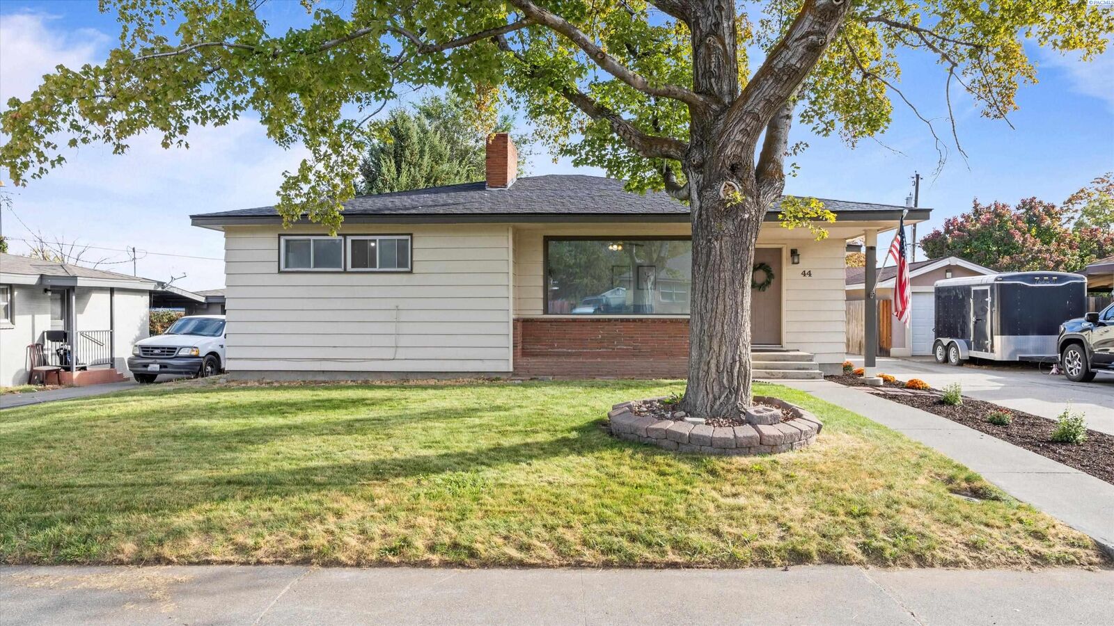 Property Photo: 44 N Lyle St WA 99336