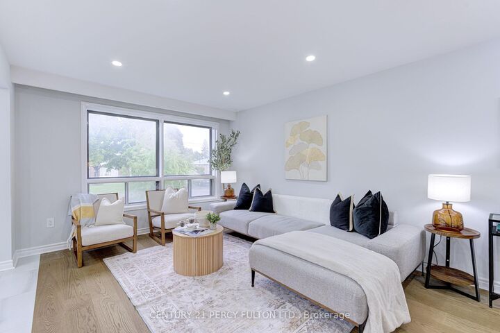 Photo de la propriété: 7146 Harwick Drive ON L4T 3A4