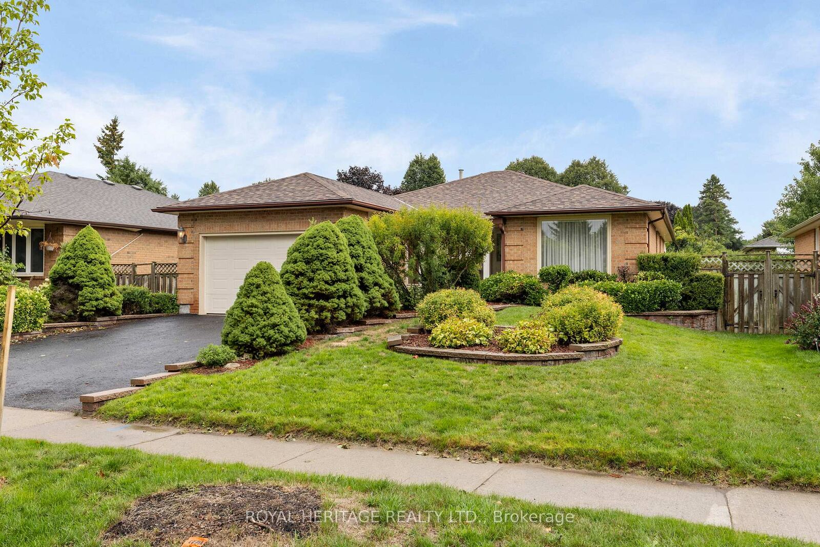 Property Photo:  81 Ewen Drive  ON L9P 1L7 