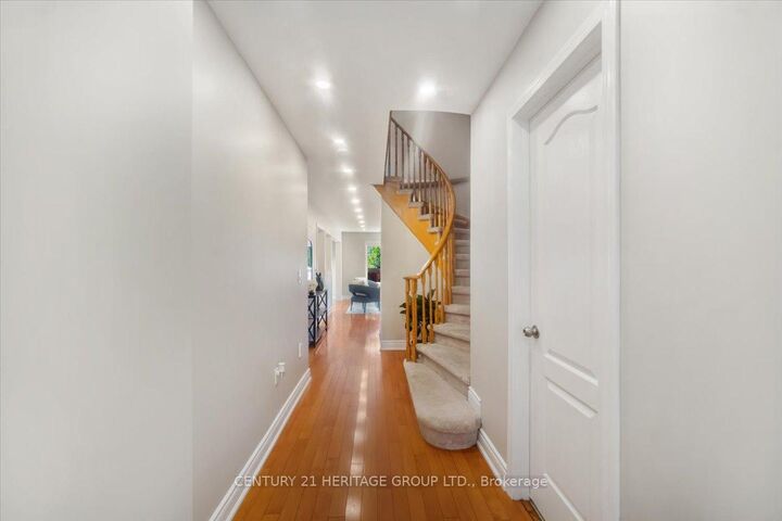 Property Photo: 3954 Coachman Circle ON L5M 6R3