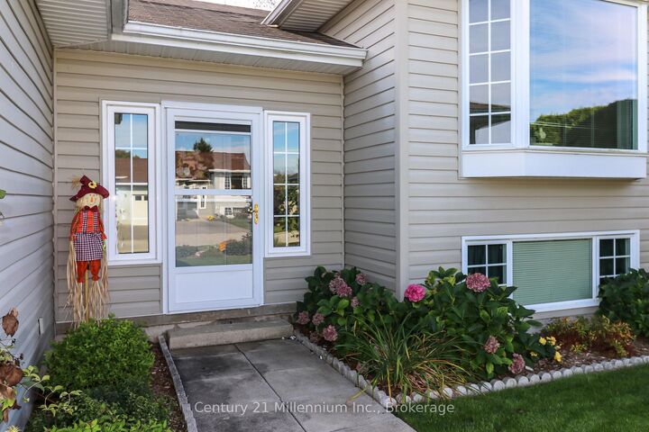 Photo de la propriété:  33 Birchwood Court  ON N4L 1T9