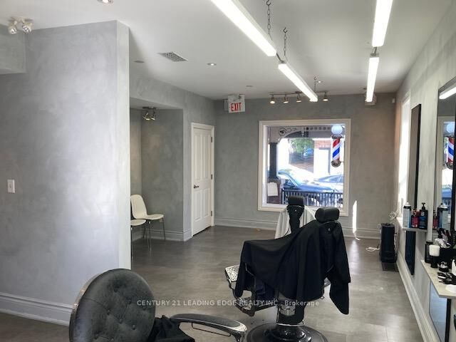 Photo de la propriété:  6391 Main Street  ON L4A 1G4 
