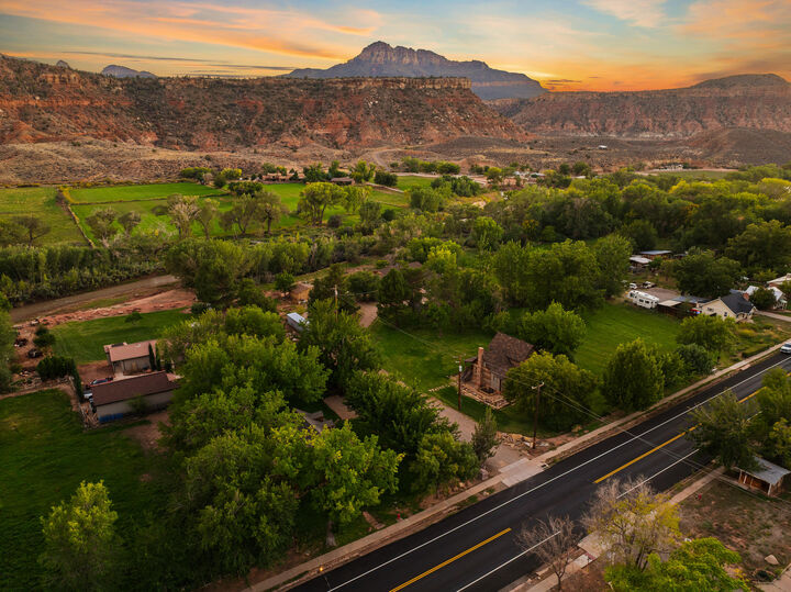 Property Photo: 127 W Main St UT 84763