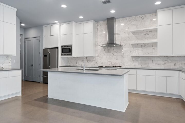 1107 Taulbee Lane B  Austin TX 78757 photo