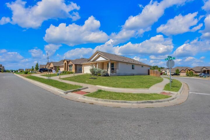 Property Photo: 1704 T H Johnson Drive TX 76574