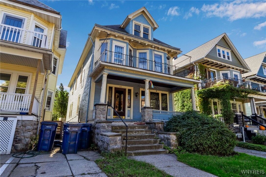 Property Photo:  413 W Delavan Avenue S  NY 14213 