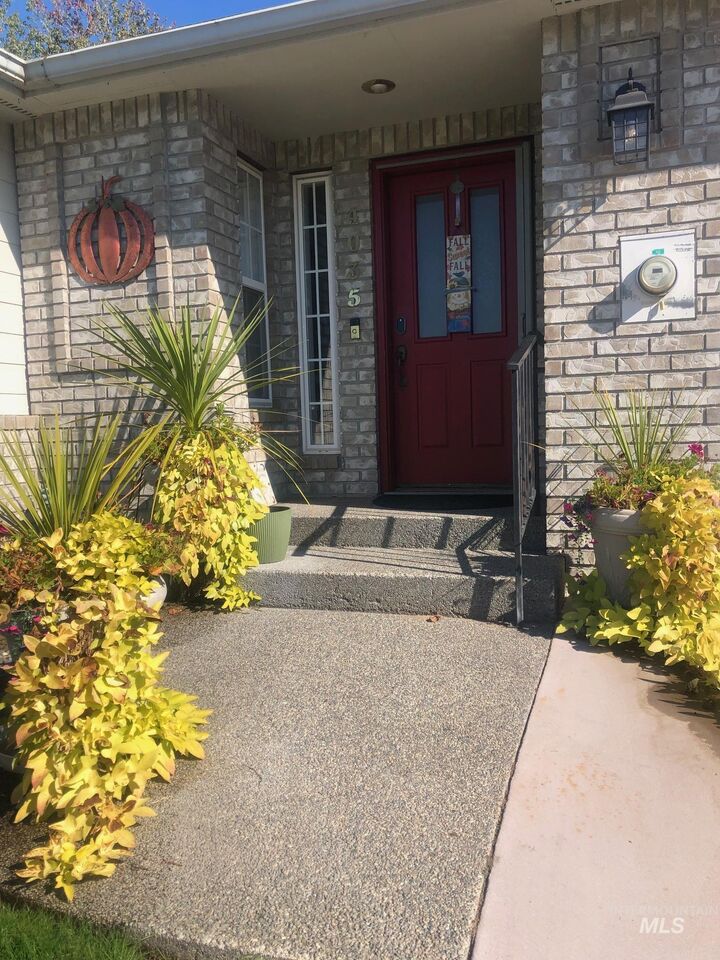 Property Photo:  4035 Birdie Ct  ID 83501-0000