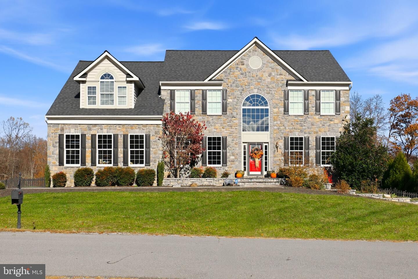 Property Photo: 36514 Winding Oak Place VA 20132