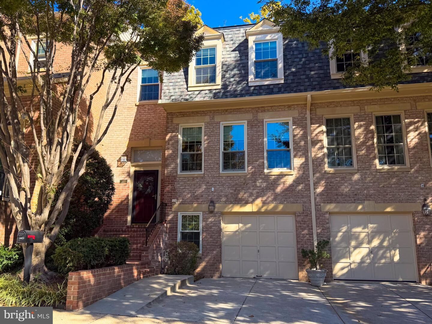 Property Photo:  1423 McLean Mews Court  VA 22101