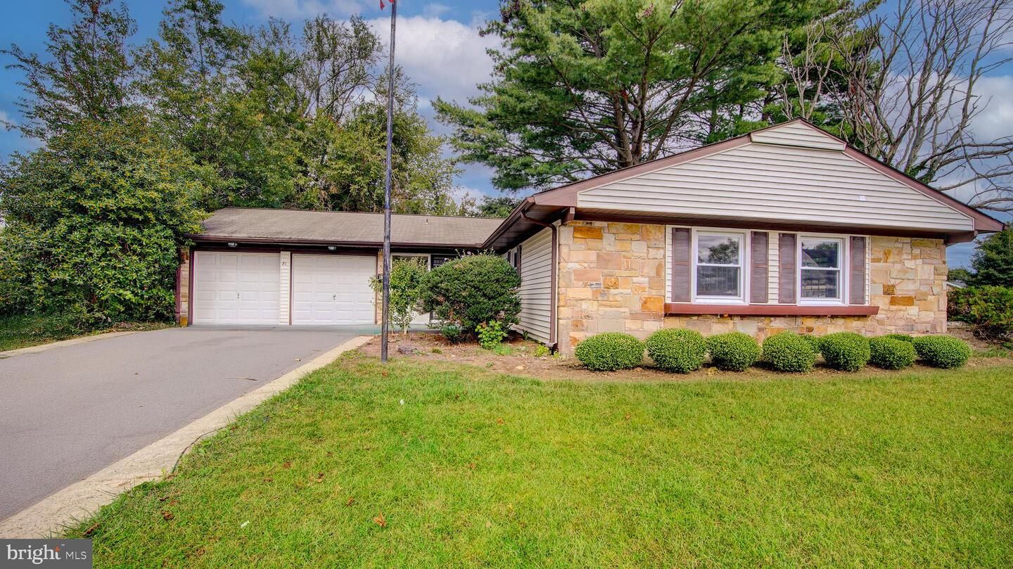 Property Photo:  81 Gardenbrook Lane  NJ 08046 