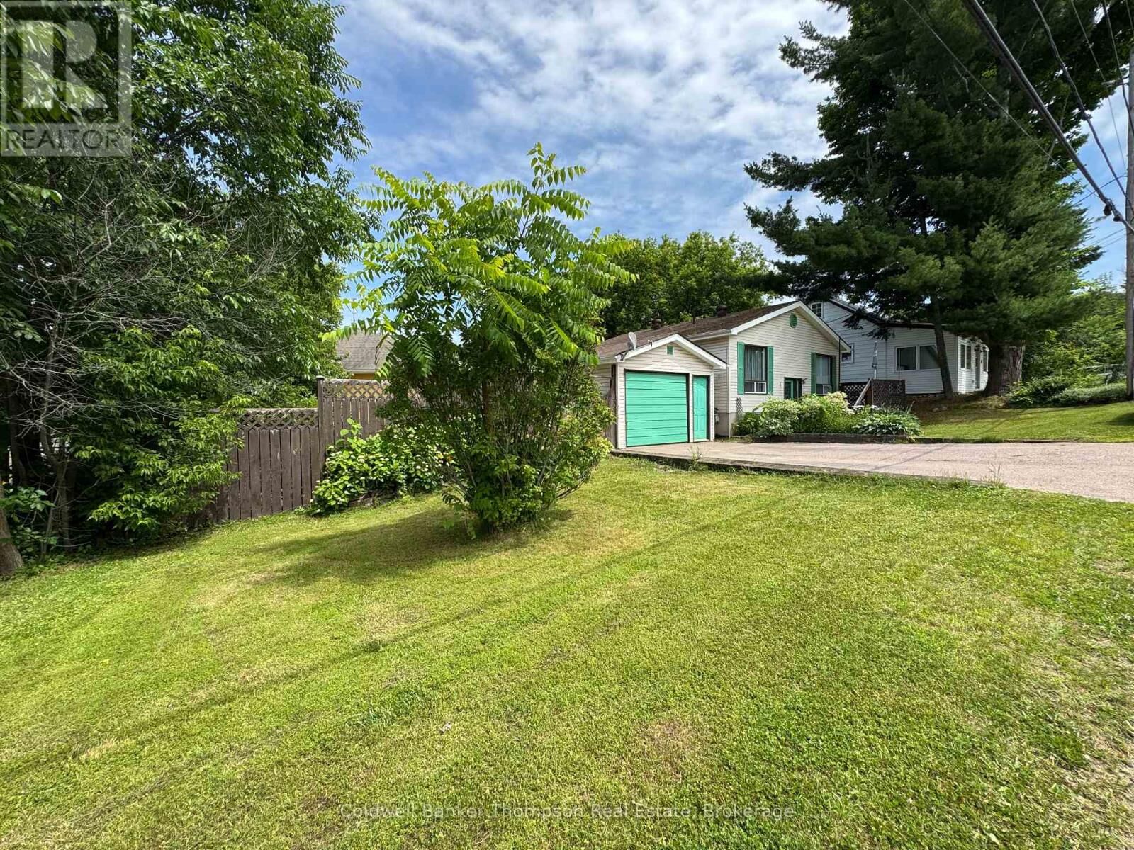 Property Photo: 8 Yonge Street South ON P1H 1W7