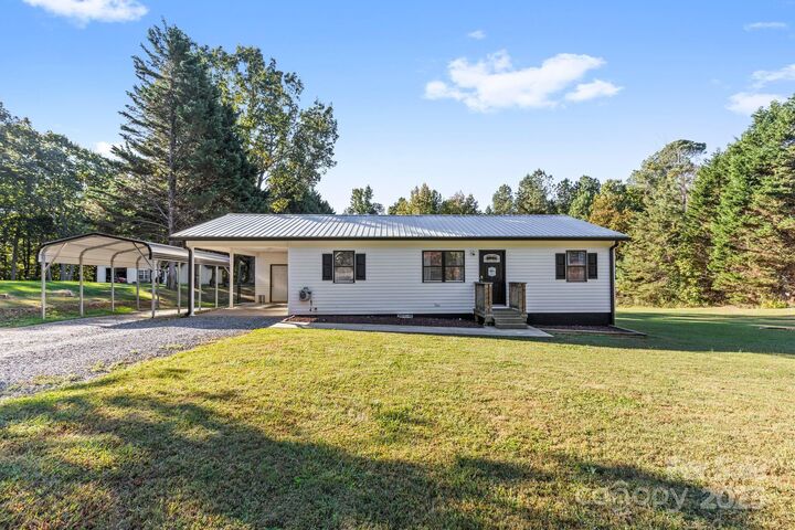 Property Photo: 346 Allendale Lane NC 28681