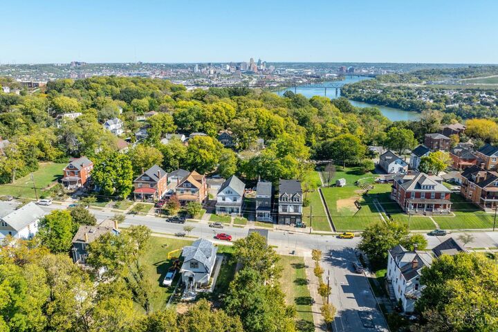 Property Photo: 602 Hawthorne Avenue OH 45205