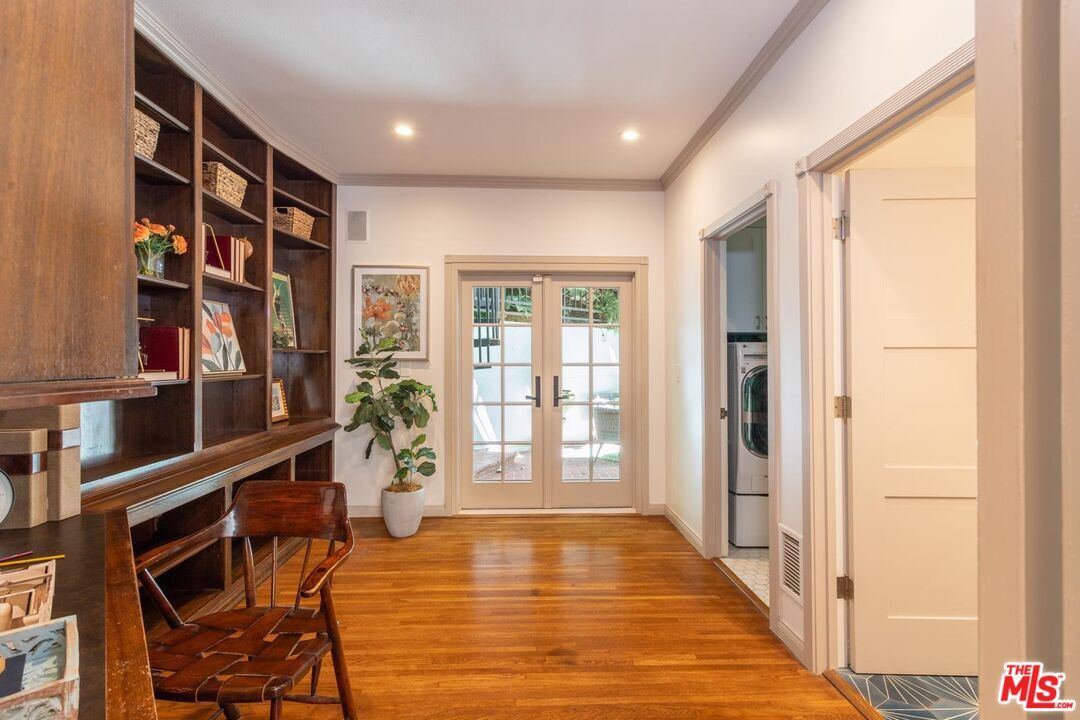 Property Photo: 2055 Outpost Dr CA 90068
