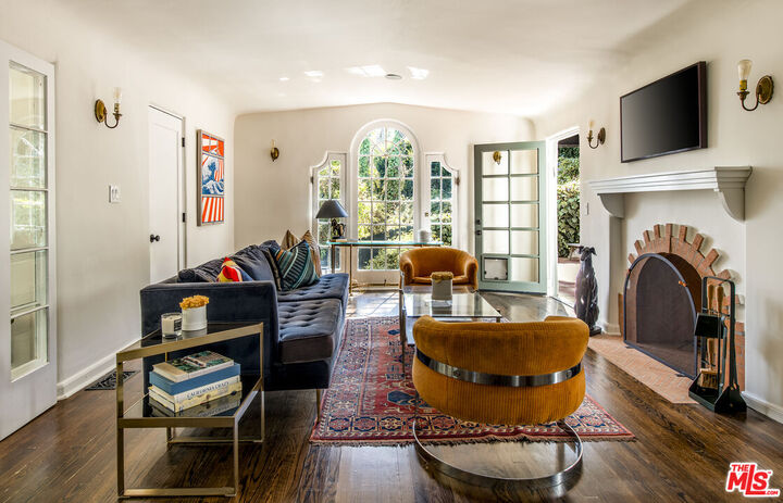 6749 Whitley Ter  Los Angeles CA 90068 photo