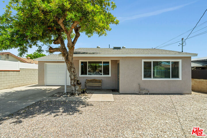 Property Photo: 13032 Glamis St CA 91331