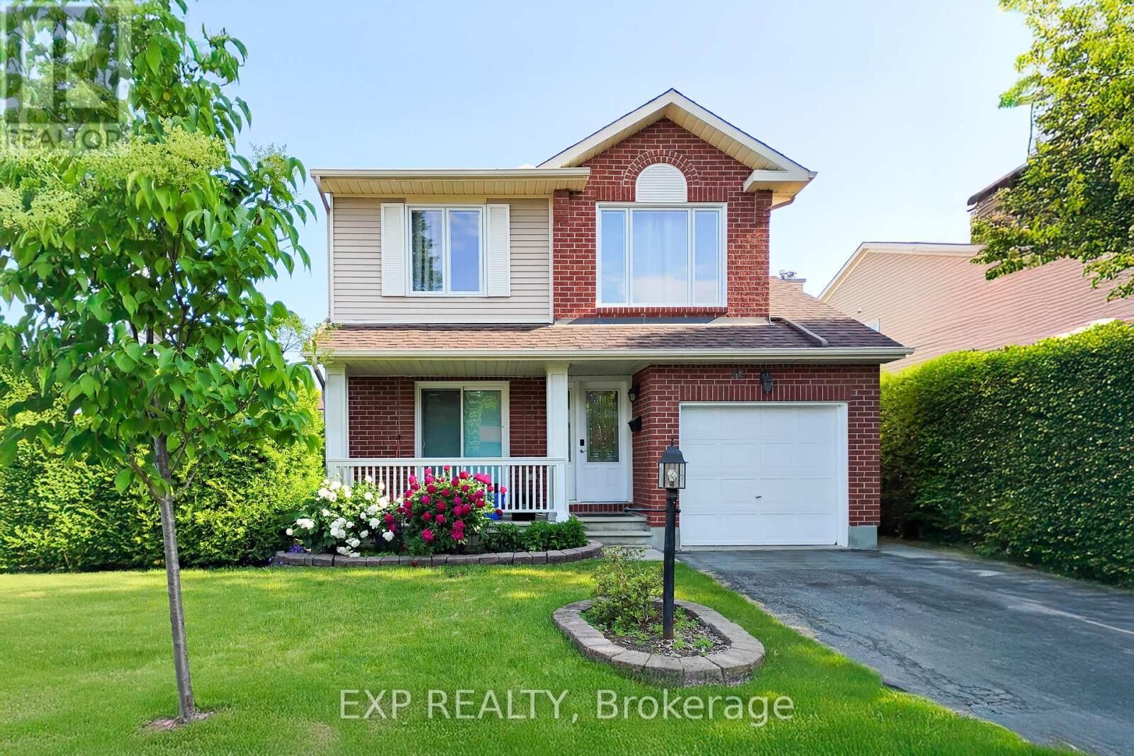 Property Photo: 32 Maple View Crescent ON K2G 5J6