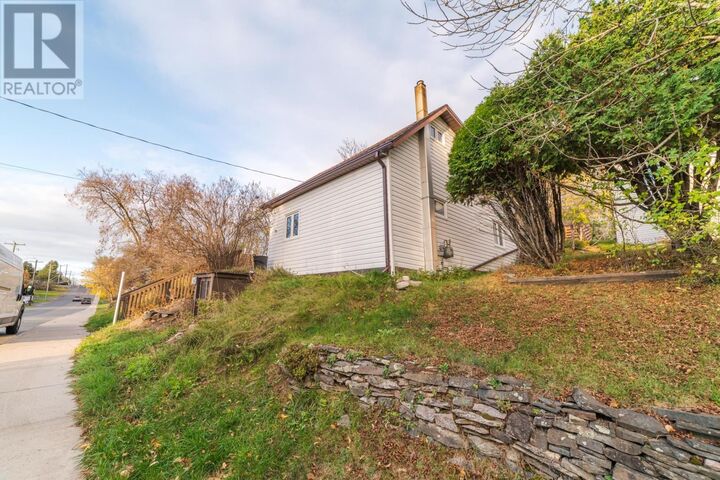 Property Photo: 875 & 869 Fourth Avenue South ON P9N 1Z9