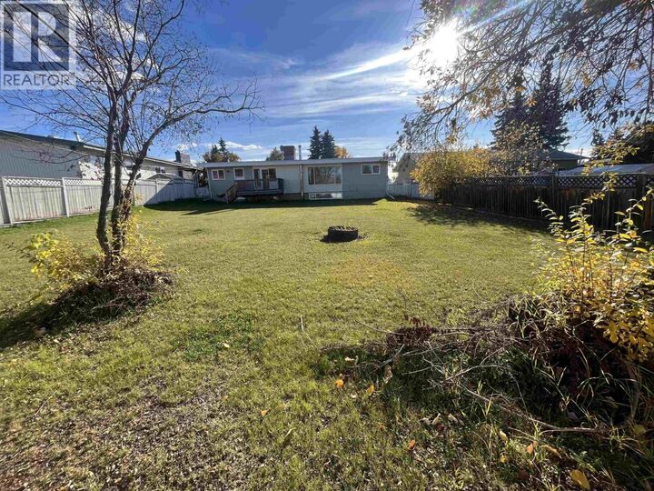 Photo de la propriété:  9312 112 Avenue  BC V1J 2V9 