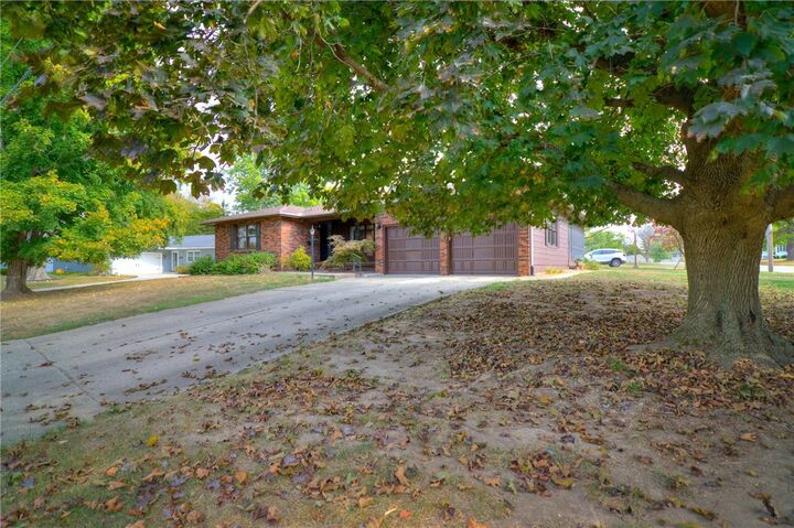 Property Photo: 1490 S Lynnwood Drive IL 62521