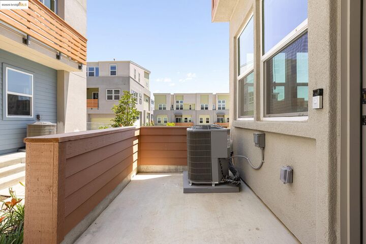 Property Photo: 28942 Parkridge Loop 108 CA 94544