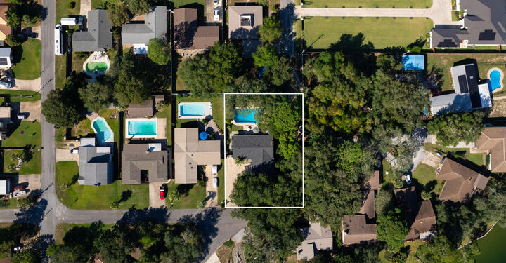 Property Photo: 507 Amelia Street FL 32547