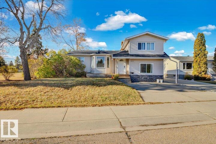 Property Photo:  10522 161 Street NW  AB T5P 3J7 