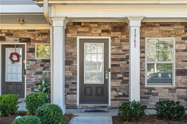 Property Photo:  1565 Iris Walk  GA 30238