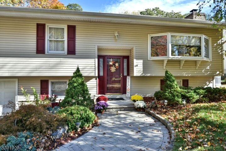 Property Photo:  24 Lozier Ct  NJ 07480