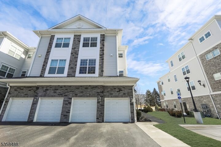 17 Veterans Way  Morris Plains Boro NJ 07950 photo