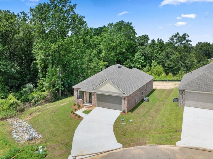 Property Photo:  18 Golden Oak  MS 39402 