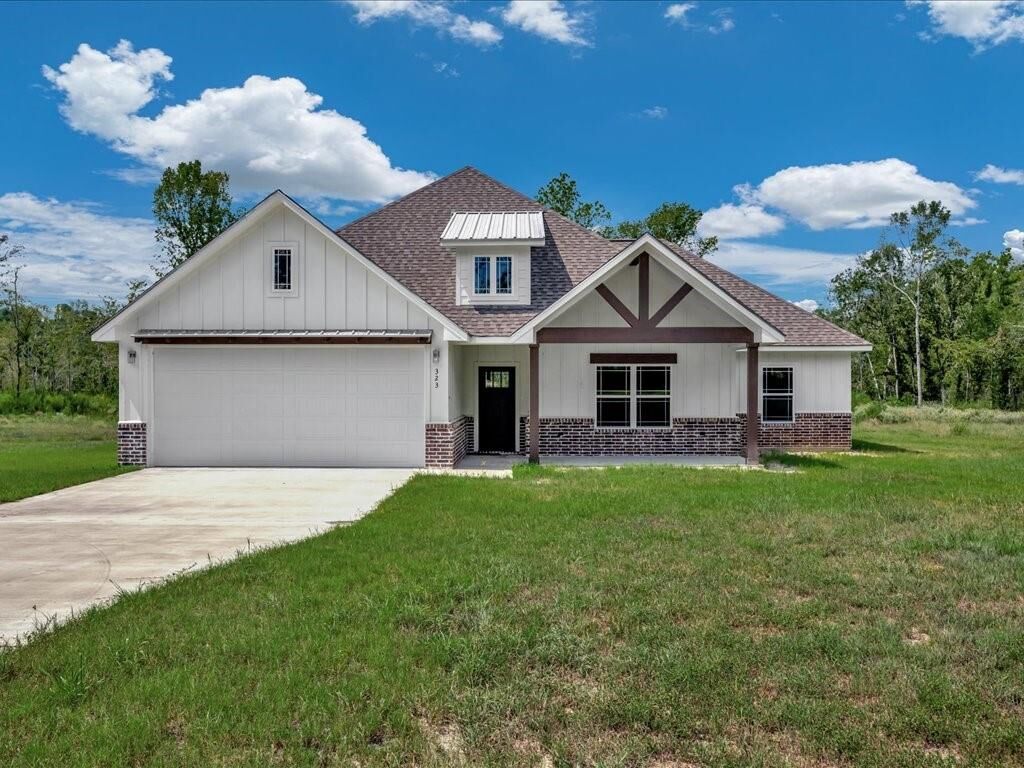 Property Photo:  323 Schoolcraft Road  TX 75901 