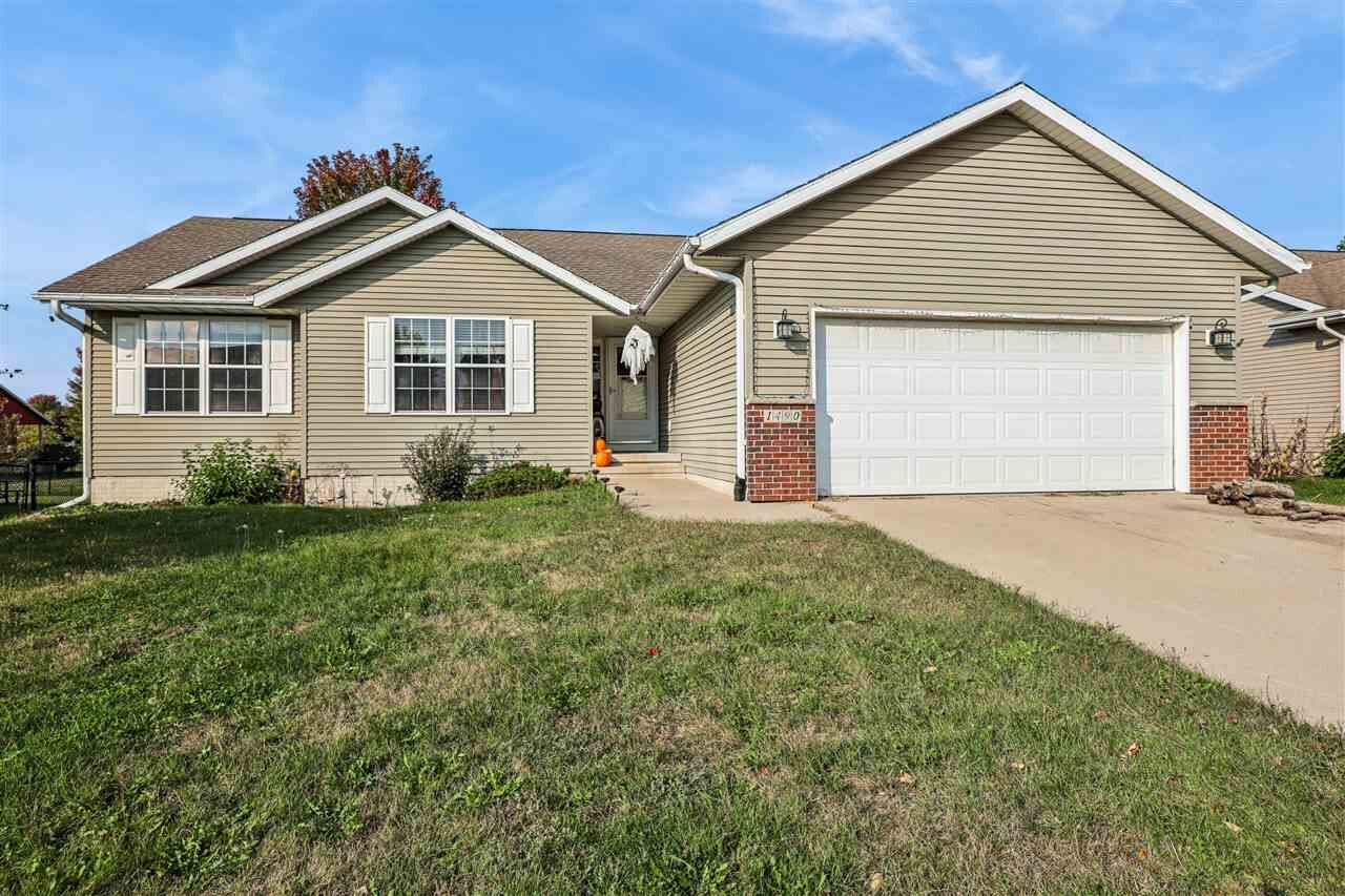 Property Photo: 1490 Deerfield Dr W IA 52317