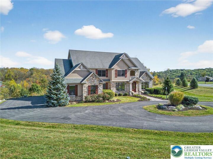 Property Photo: 2811 Apple Valley Estate Drive PA 18069
