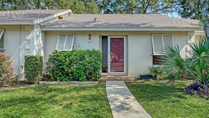 Property Photo: 734 N Jefferson Avenue 734 FL 34237