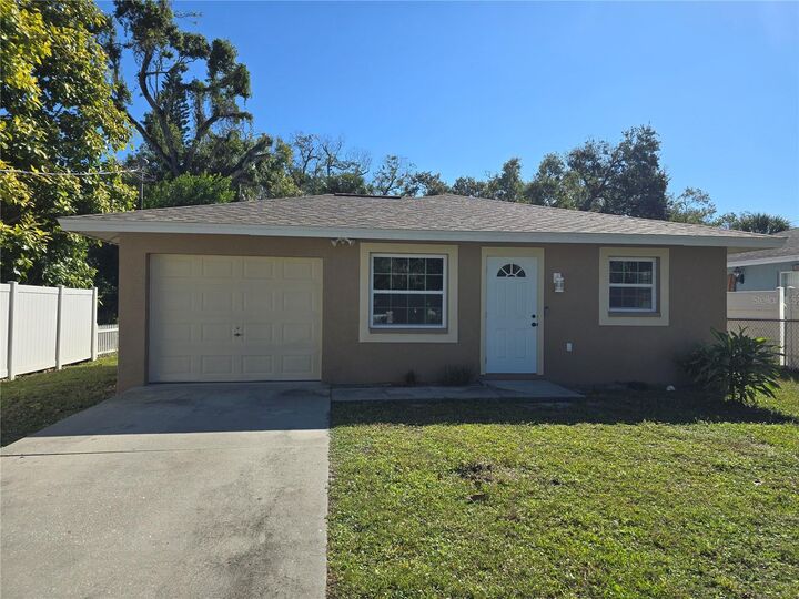 1215 6th Street W  Bradenton FL 34205 photo
