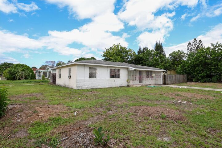 Property Photo: 810 S Swinton Avenue FL 33444